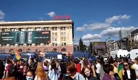 Пребиха участници на гей парад в Украйна ВИДЕО