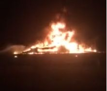 Само в БЛИЦ! Най-голямата яхта до 5-звездния хотел Мираджио в Касандра стана на пепел нощес ВИДЕО