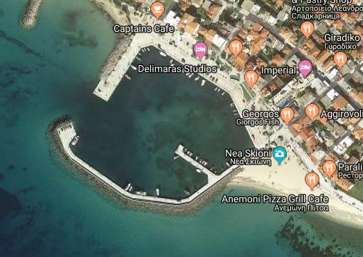 Само в БЛИЦ! Най-голямата яхта до 5-звездния хотел Мираджио в Касандра стана на пепел нощес ВИДЕО