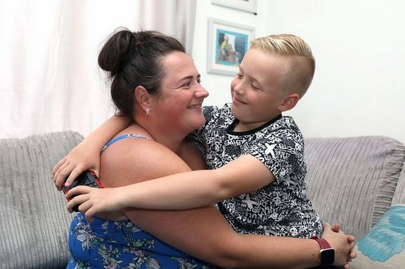 Светкавичната реакция на момче спаси живота на майка му СНИМКИ