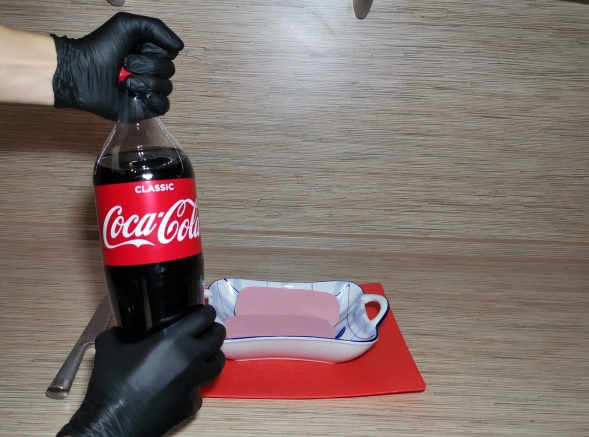 Какво ще се случи, ако сложите салам в Кока-Кола за два часа СНИМКИ
