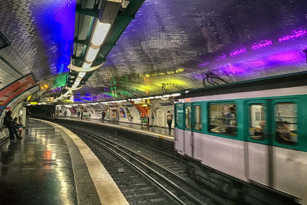 Невероятен кошмар в метрото на Париж, пътниците крещят от ужас 