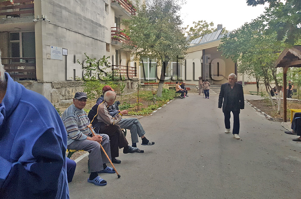Обитателите на Дом за стари хора в Хасково преживяха страшен кошмар СНИМКИ 