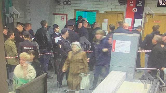Полицай сътвори адска касапница в московското метро ВИДЕО