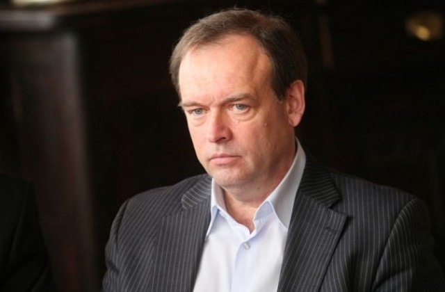 Бащата на Монов: Съдът ни се подигра, Калпакчиев и съдийките ще носят нравствен позор
