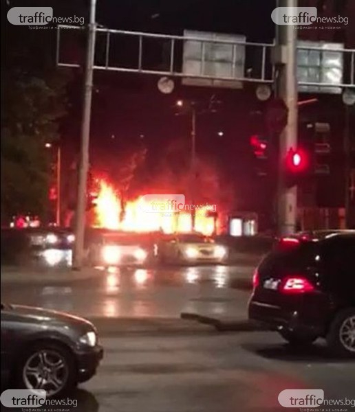 Огнен ад в Пловдив блокира булевард СНИМКИ