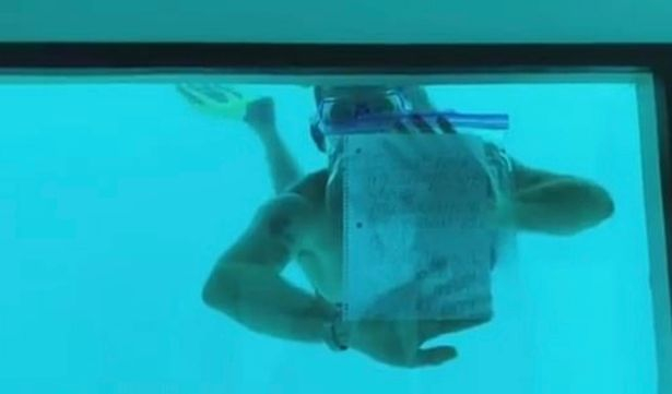 Трагично ВИДЕО! Мъж се удави, предлагайки брак на гаджето си под вода 