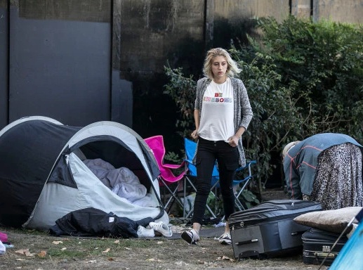 Бездомни румънци превърнаха богат лондонски квартал в сметище СНИМКИ