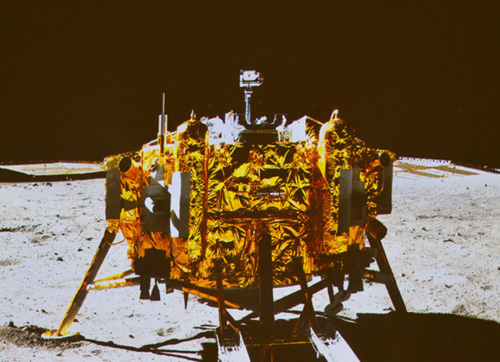 Китайски учени проведоха измерване на лунния прах на мястото на кацане на „Чанъ-3"