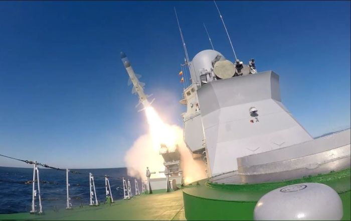 Руският ракетен кораб "Смерч" изстреля за първи път Х-35 ВИДЕО