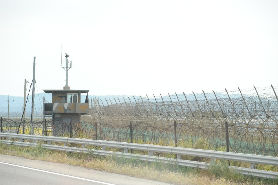 Коя е най-охраняваната граница в света, която се вижда с далекоглед СНИМКИ