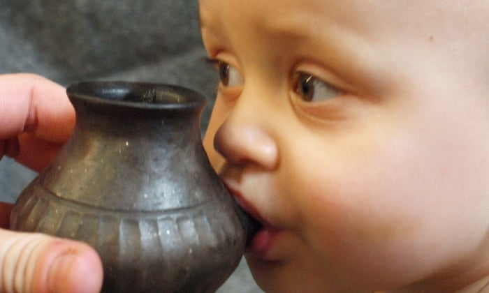 Учени откриха, че праисторическите бебета са били хранени с "биберон" 