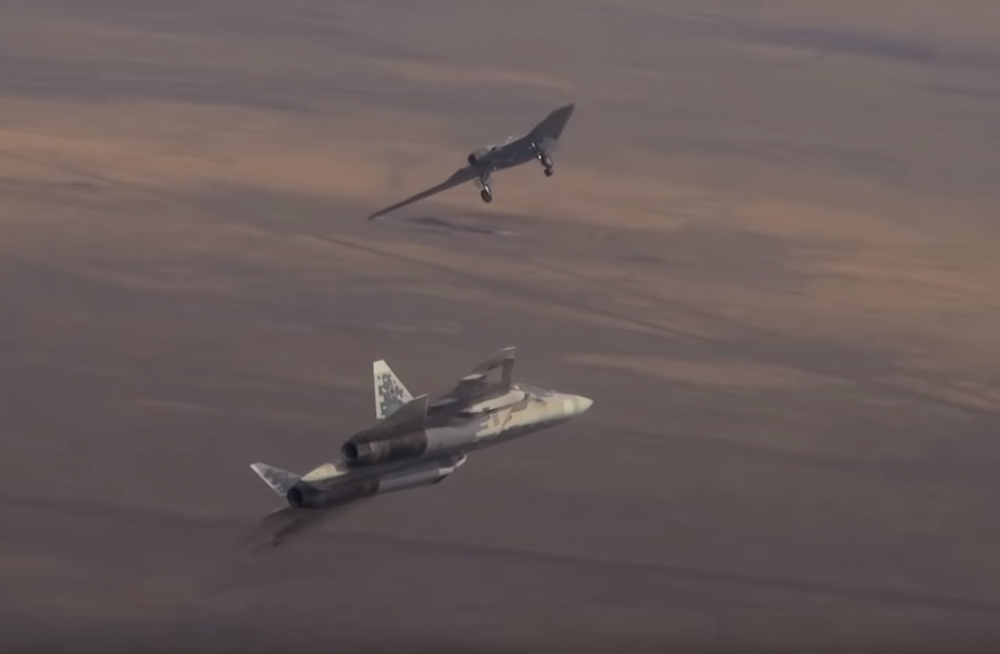 Пръв съвместен полет на Су-57 и "Ловец" ВИДЕО