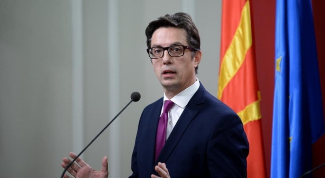 Президентът на Северна Македония се усети, че ЕС няма да го огрее без България