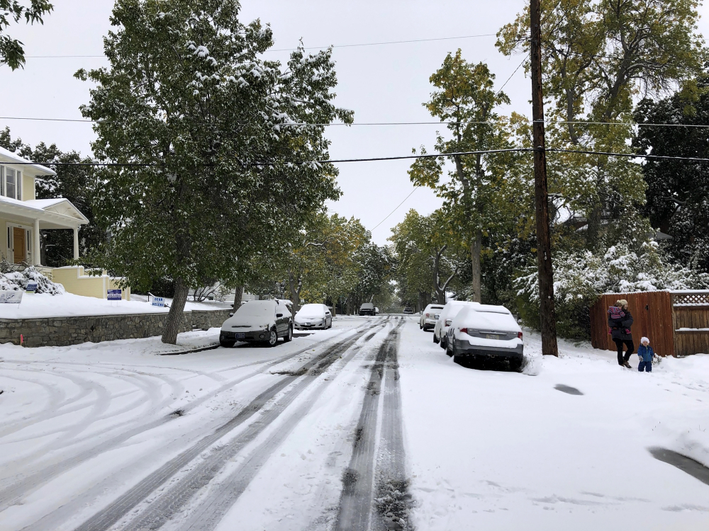 Извънредно положение в Монтана заради снега СНИМКИ