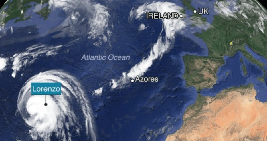 Ураган вдигна 40 м вълни край Азорите, тръгва към Ирландия