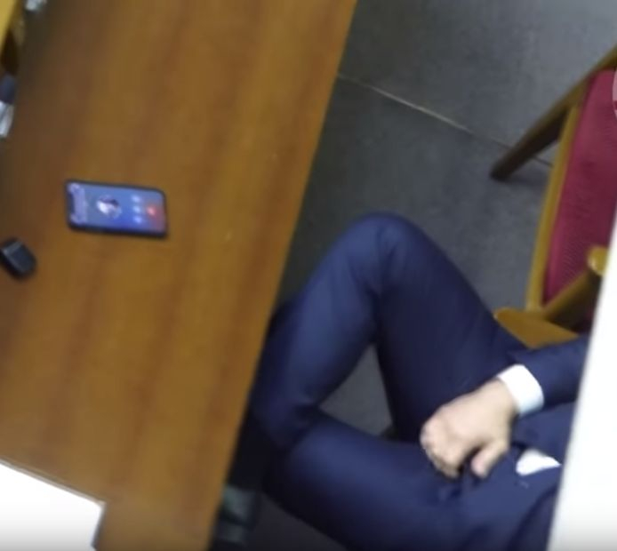 Скандал 18+ в Киев: Депутат мастурбира по време на заседание на Радата ВИДЕО