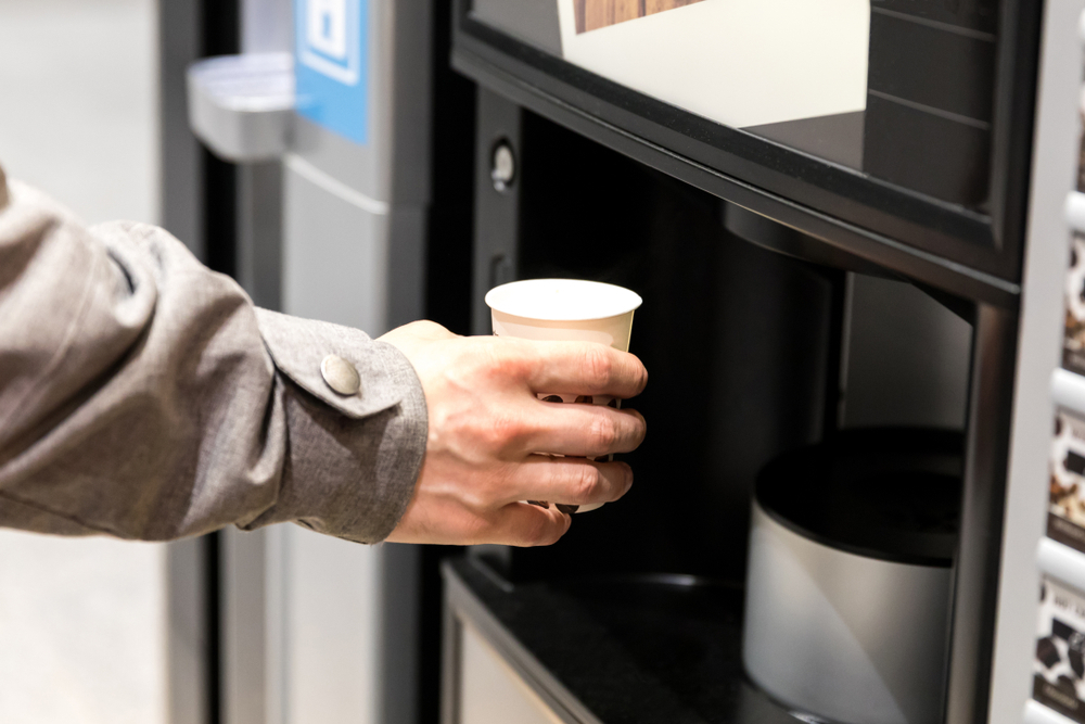 Бързак: Крадец ошушка парите от 7 кафе машини за нула време 