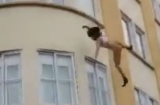 Пияна гола украинка падна от прозореца, причината е нелепа