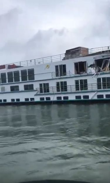 Страшен кошмар в Дунав след сблъсък между лайнер и товарен кораб ВИДЕО 