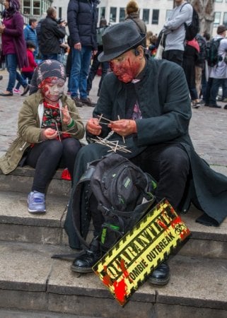 Какво се случва в Лондон, по улиците тръгнаха... СНИМКИ