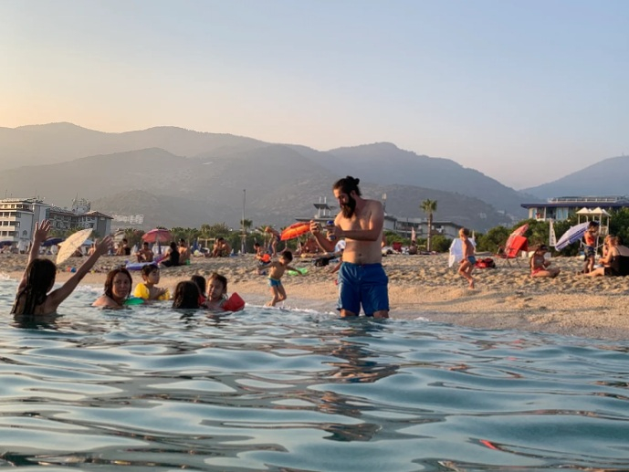 Тревога! Крадат деца на чужденци по турските плажове
