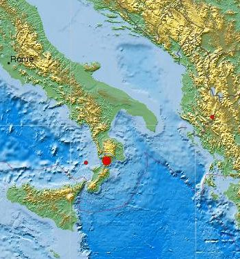 Паника в Италия, опразниха училища заради земетресение КАРТА