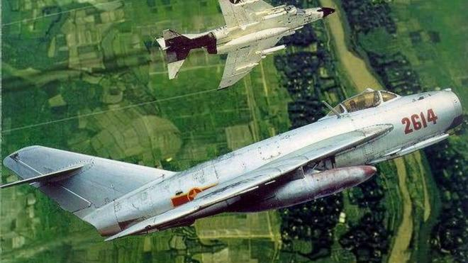 Откриваха ги по дима: Как МиГ-21 свалят F-4 “Фантом”