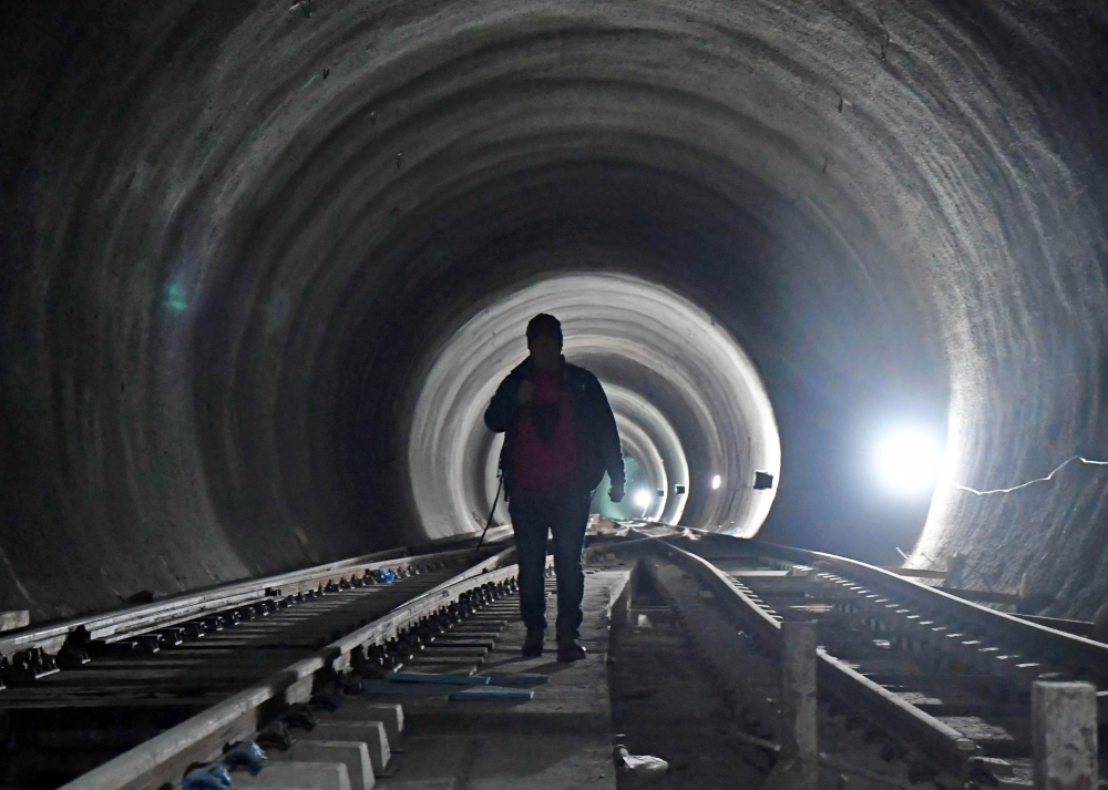 Тази СНИМКА от строежа на новия лъч на метрото хвърли мрежата в шаш