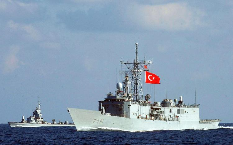 Турският военен флот обкръжи Кипър с 20 кораба и подводници
