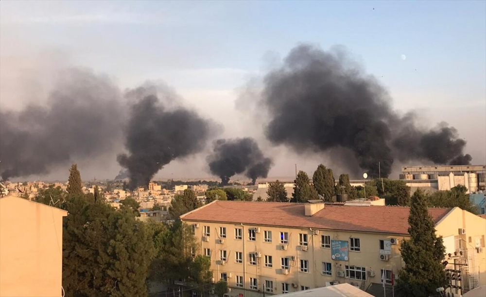 Турските ВВС удариха още един град в Сирия, кюрдите палят петролни находища ВИДЕО