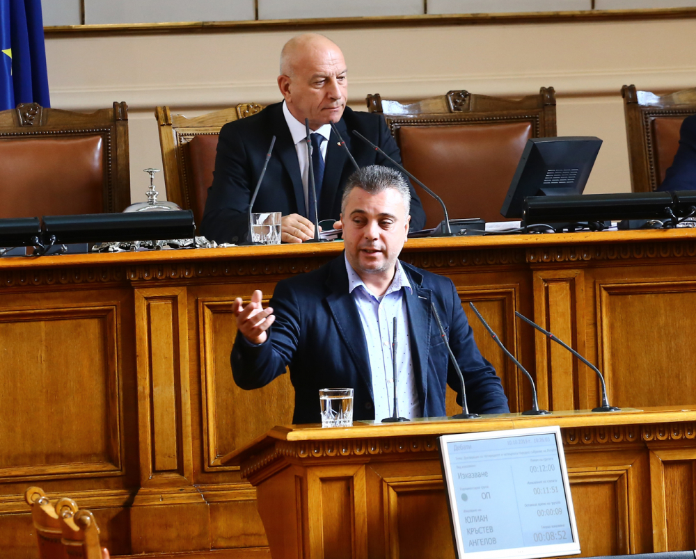 Роден депутат алармира: Докато пренаписват история и лъжат, скоро Скопие ще имат претенции към България
