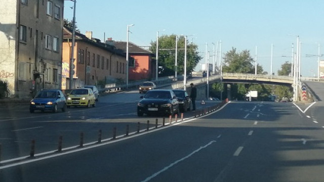 Две лъскави БМВ-та се помляха в Пловдив СНИМКИ