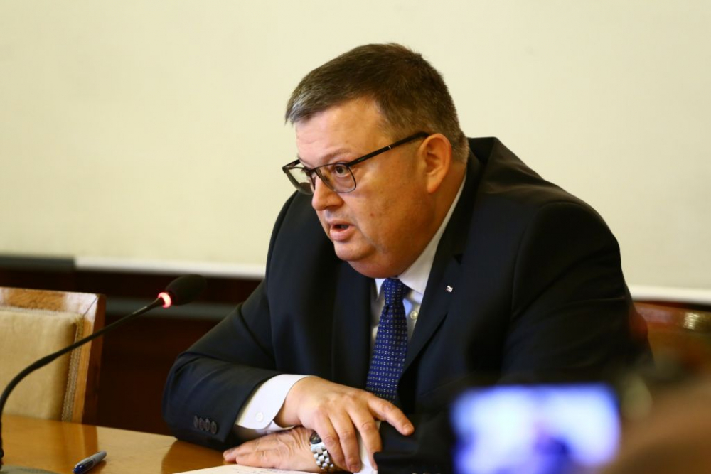 Цацаров насмете Силвия Великова за твърденията ѝ за натиск върху БНР 