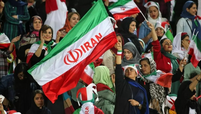 Пуснаха за пръв път ирански жени на стадион