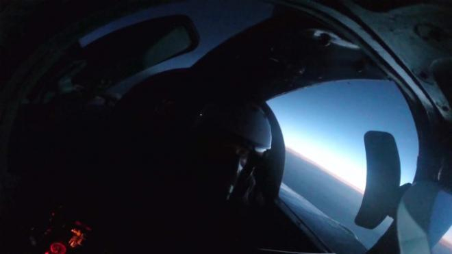 Бой в стратосферата: МиГ-31 е сниман по време на нощни учения СНИМКИ
