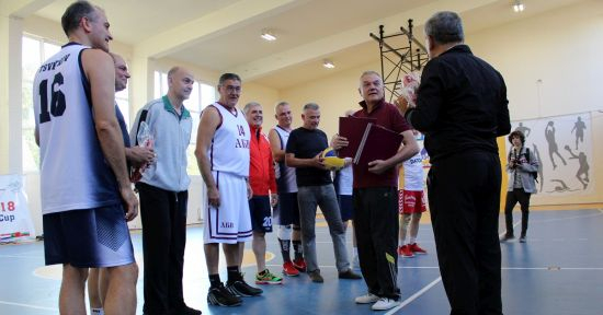 Кандидати за кметове и общински съветници на АБВ взеха участие в демонстративна баскетболна среща, част от инициативите на партията, свързани с насърчаването на спорта в България