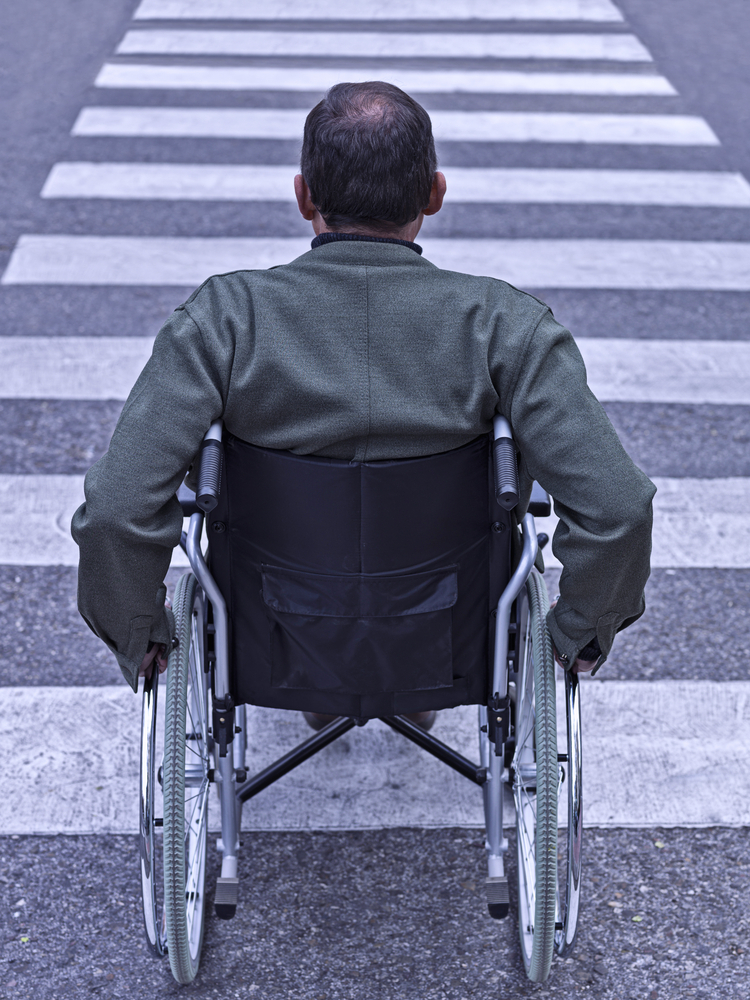 Простащина в Кърджали: Чиновник просна инвалид на земята, защото му пипнал колата