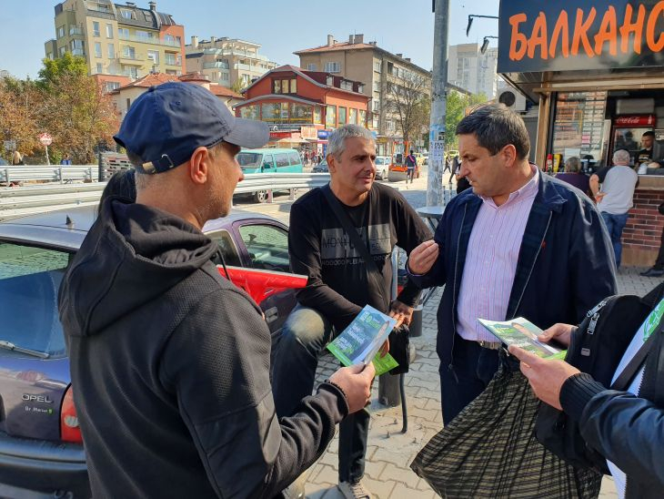 Кандидатът за кмет на София Тончо Токмакчиев посети пазара на Красно село