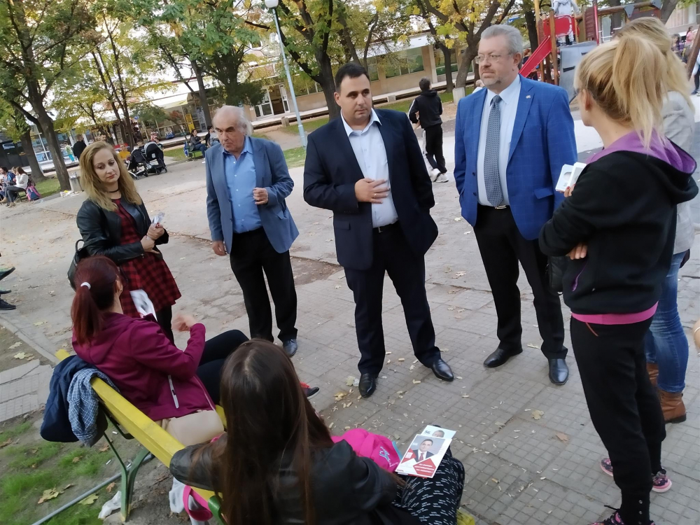 Николай Радев и д-р Баташки в кв. "Гагарин": Социалистите сме алтернатива на статуквото в Пловдив 
