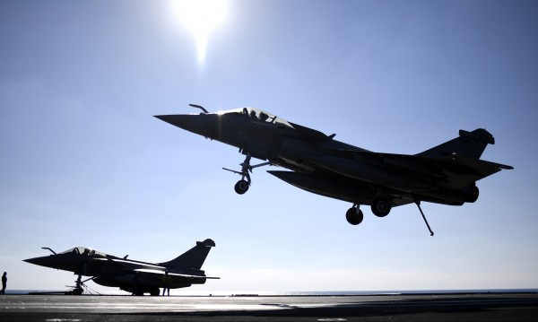 Насред кризата „Сирия“: Турски военни самолети дразнят Гърция
