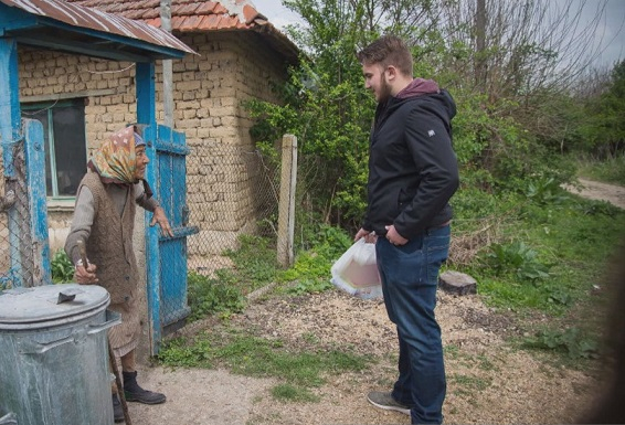 "Дари храна, дари любов": Ученици от София с уникална кампания СНИМКИ