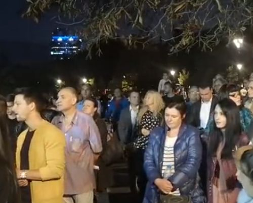 Мая Манолова втрещи столичани с чалга концерт пред НДК ВИДЕО