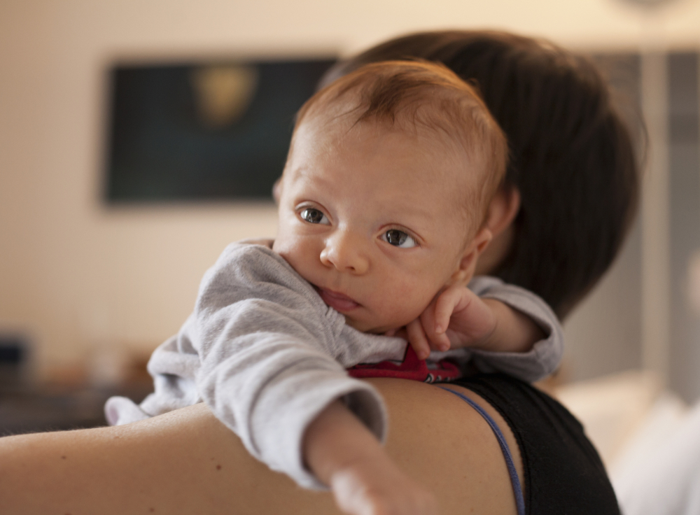Ако бебето хълца: 9 неща, които трябва да знаете