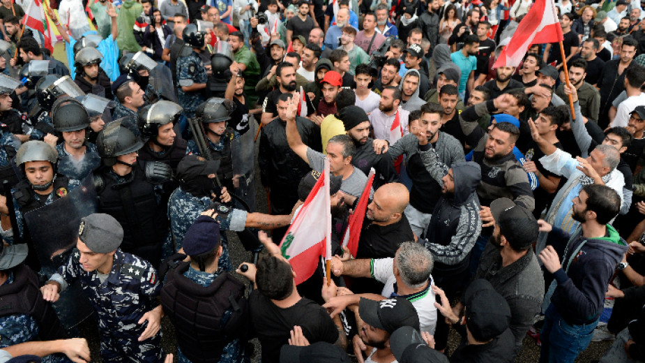 Протести и бой с полиция в Бейрут