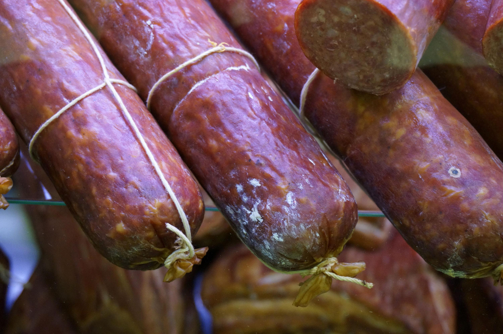 Внимание: Опасни колбаси плъзнаха онлайн преди празниците? ВИДЕО