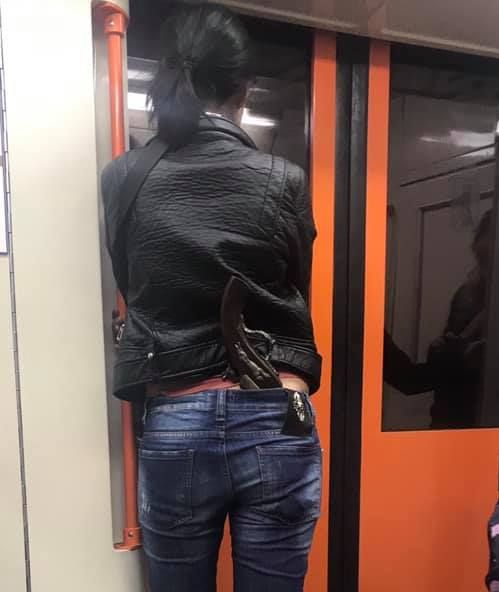 Мадамата с патлака в метрото го извади пред всички и дръпна спусъка СНИМКИ