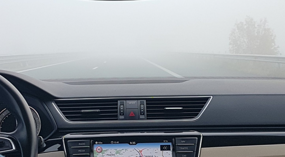 Внимание! Гъста мъгла мъчи шофьорите на „Тракия” СНИМКА