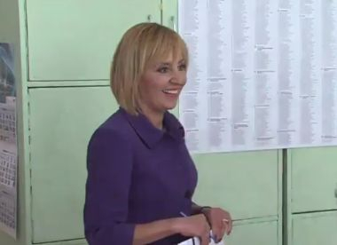Манолова гласува за една основна кауза СНИМКИ