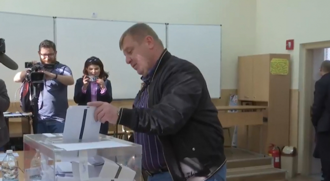 Каракачанов: Ако не гласувате, други за 30 лв. ще решат вашето бъдеще